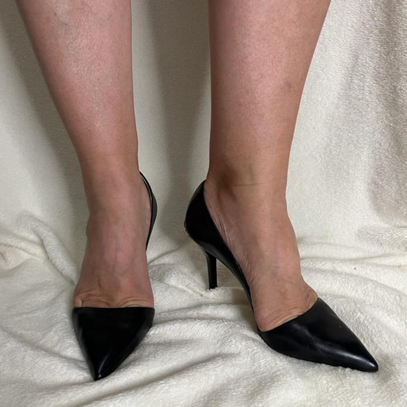 Michael Kors Women's Black Leather 4inch Heels - Picture 3 of 8